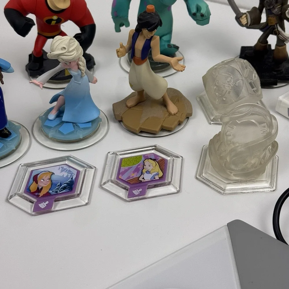 Disney Infinity Mixed Lot Marvel Frozen Pirates Incredibles  Video Games & Dock